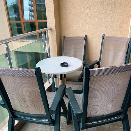Central Beach Apartament דירה